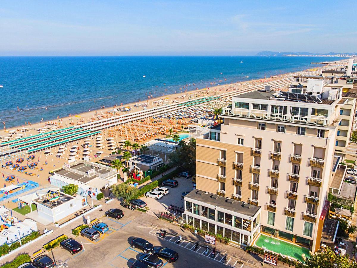 Hotel Adlon - Fronte Mare Риччоне Екстер'єр фото